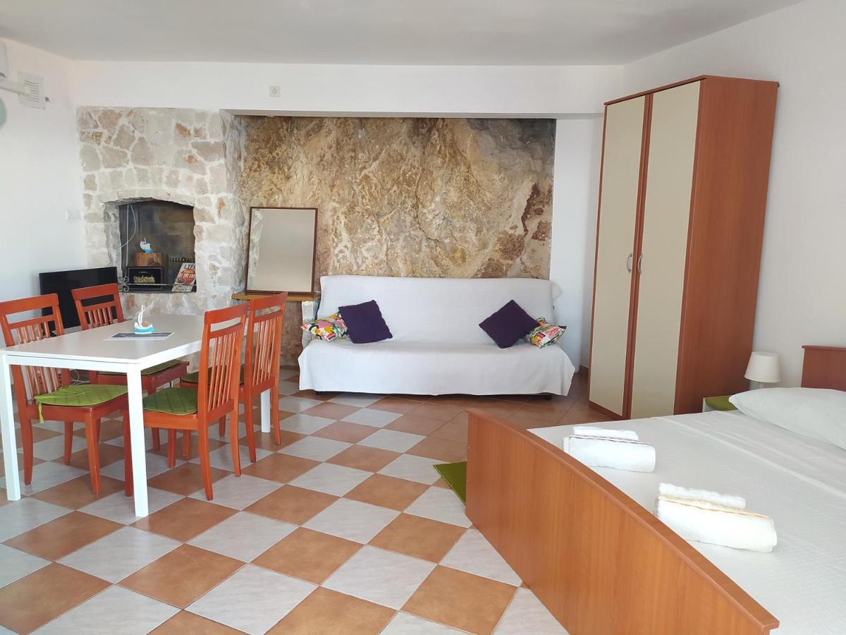 Donji Okrug  Apartmani Stine מראה חיצוני תמונה